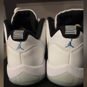 Mens Jordan size 9.5 new (no box )